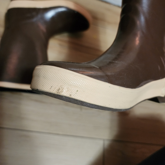 Big Kid's Legacy Brown Xtratuf Waterproof Rubber Rain Boots - Picture 9 of 10